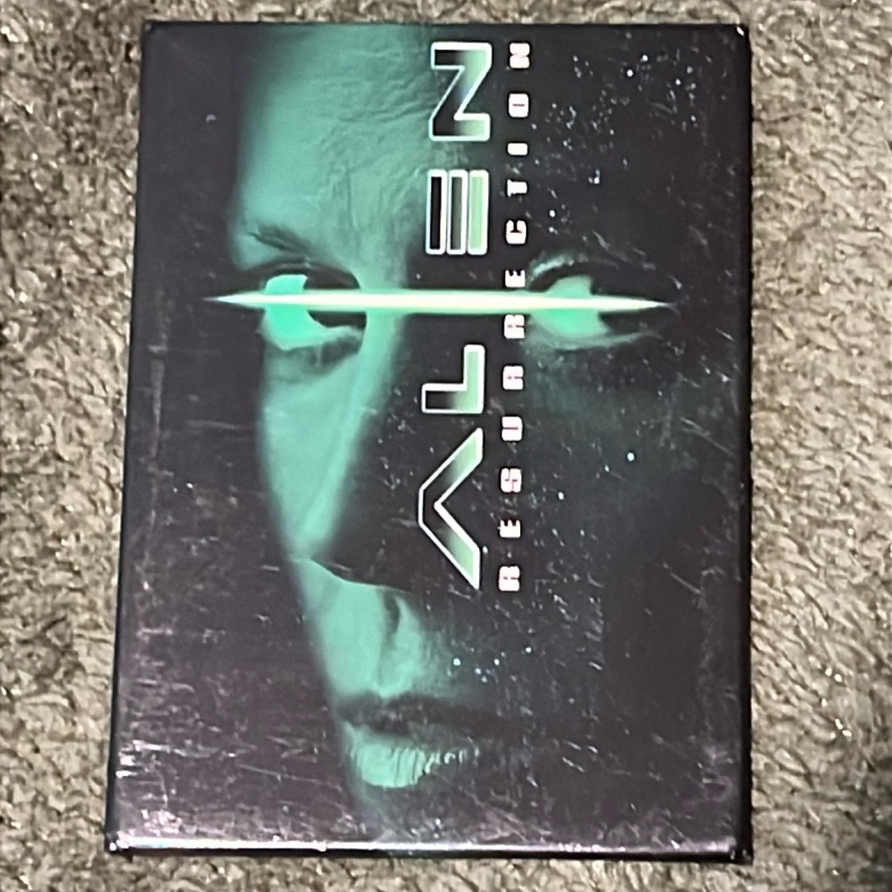 Alien Resurrection (1997) promotional movie Button - Used - Great Shape!